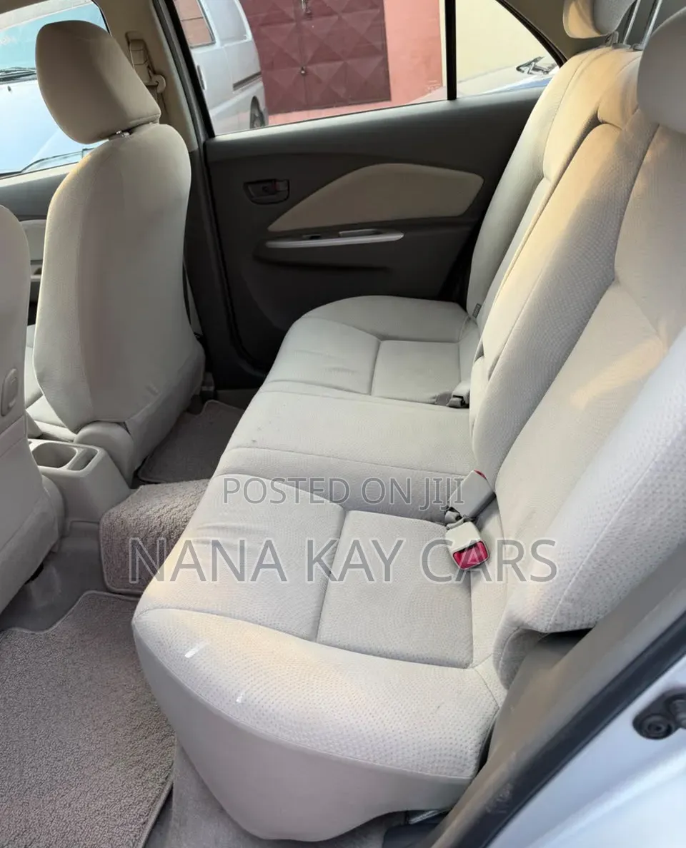 Toyota Belta 2010 Silver