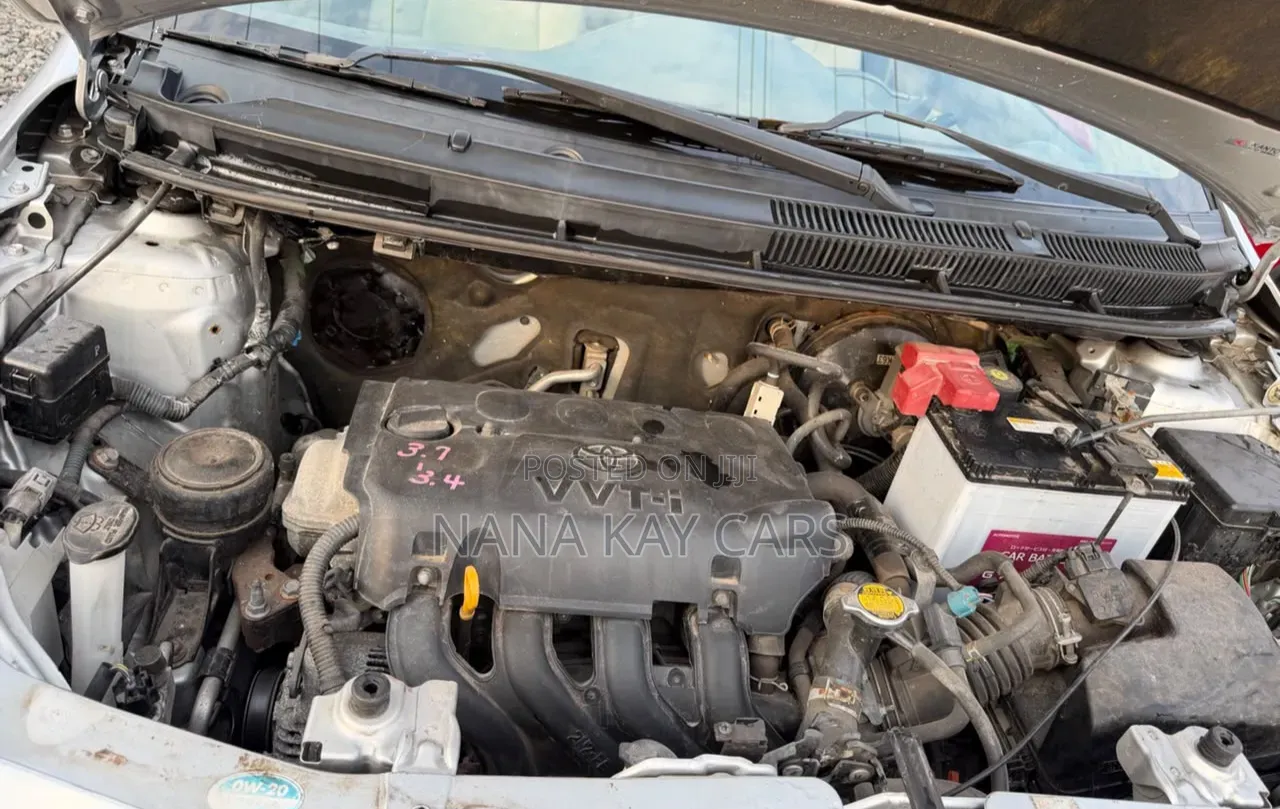 Toyota Belta 2010 Silver