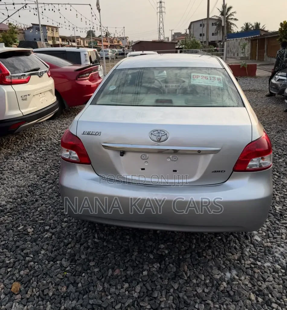 Toyota Belta 2010 Silver