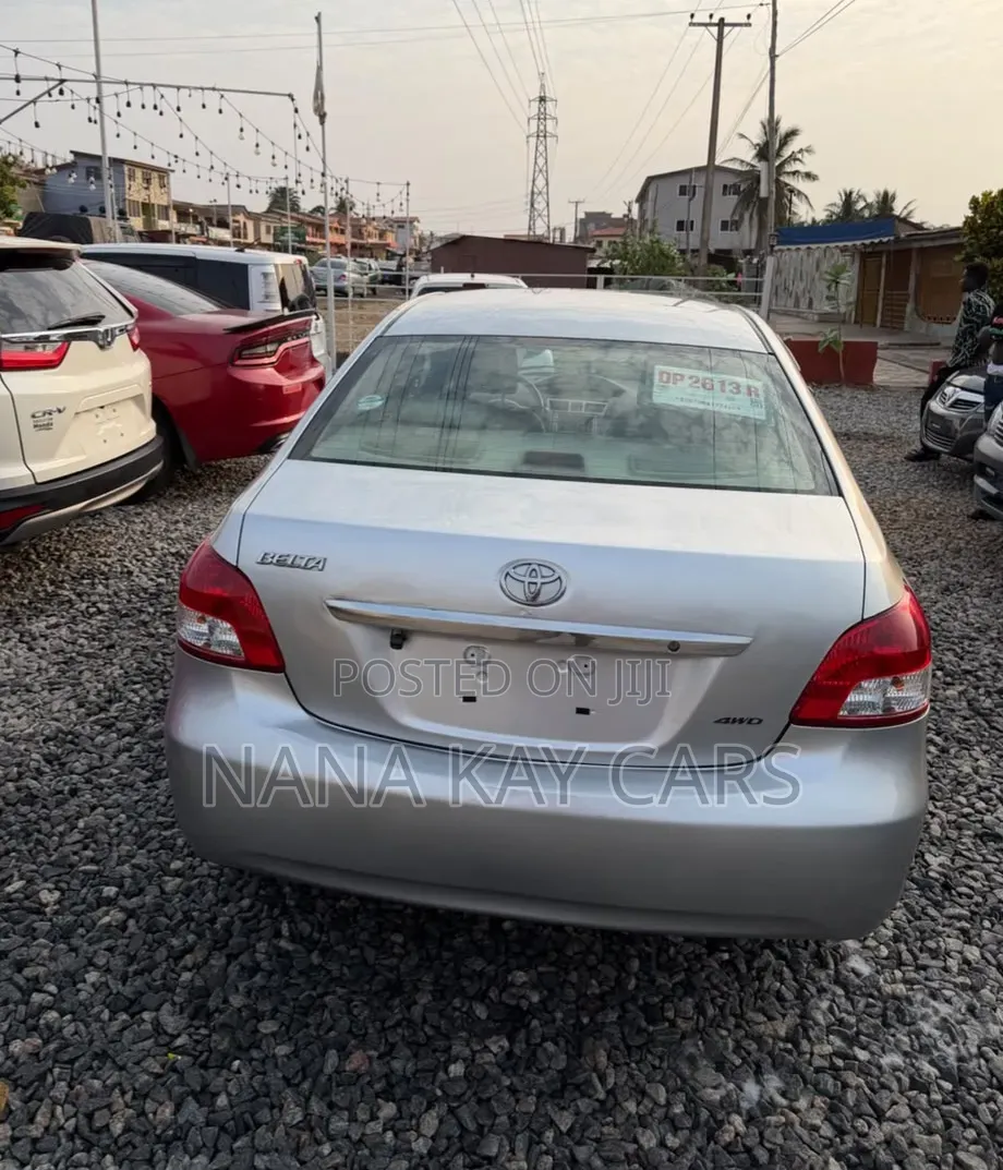 Toyota Belta 2010 Silver