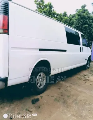 GMC Savana 2011 White