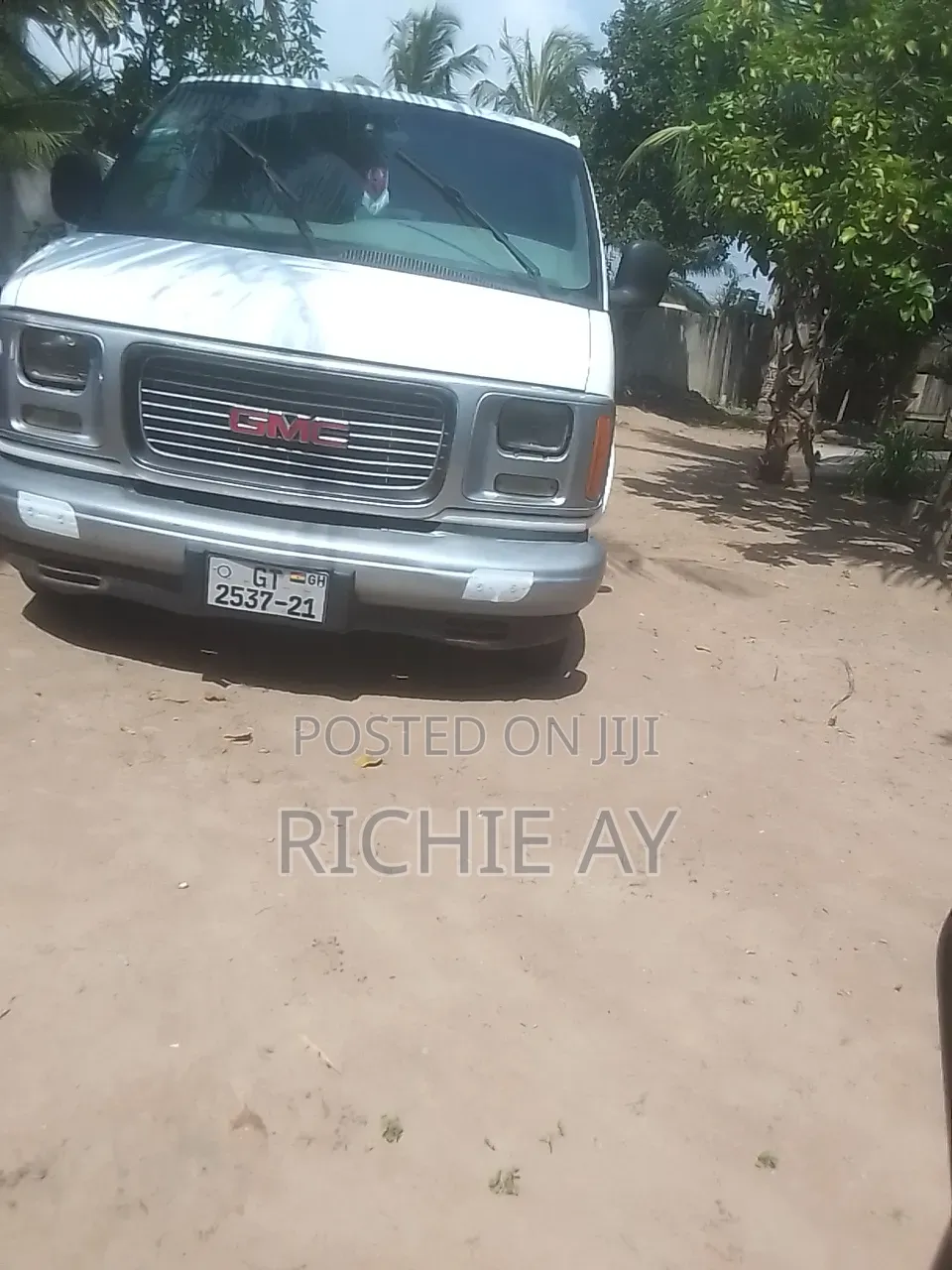 GMC Savana 2011 White