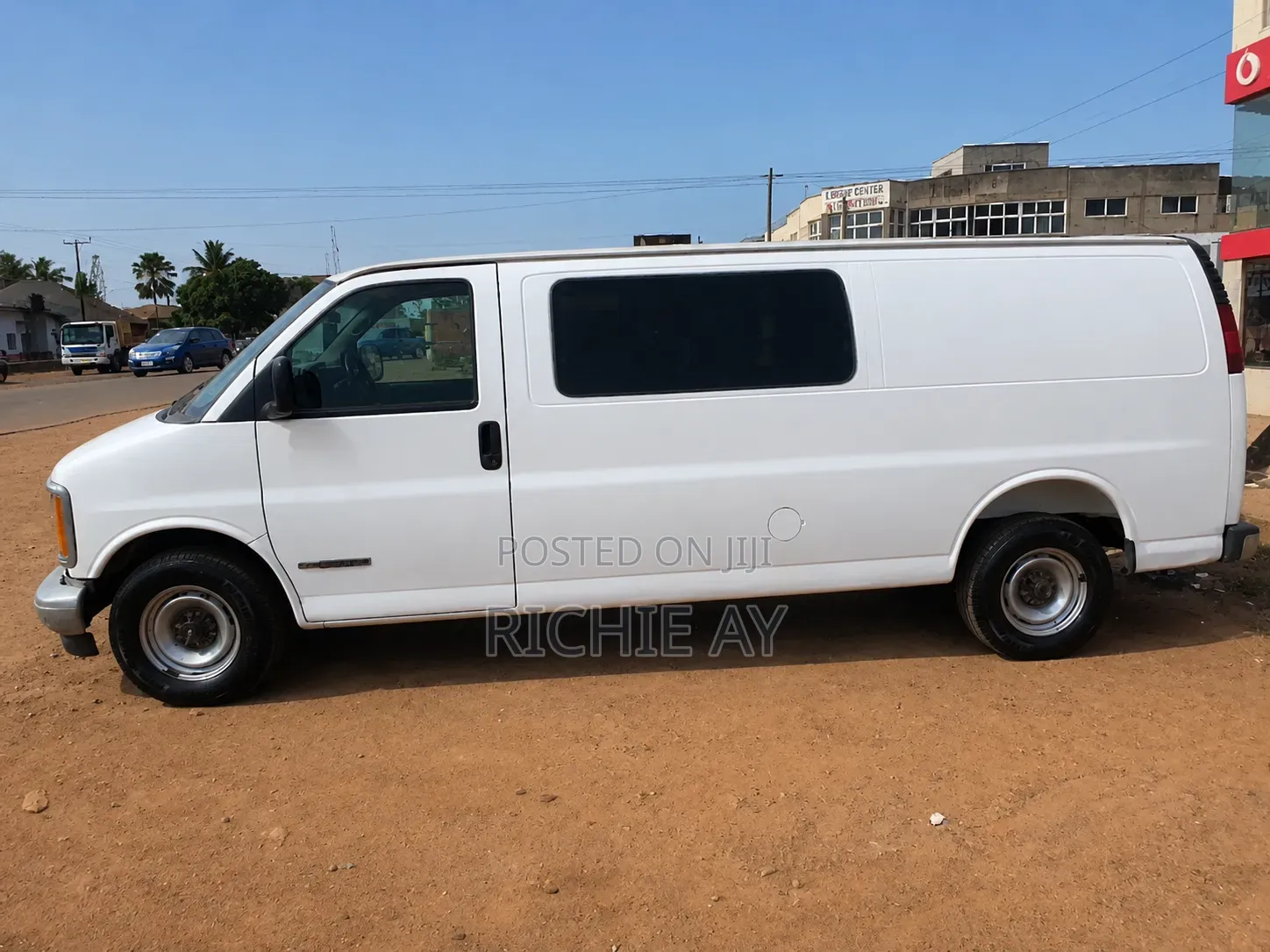 GMC Savana 2011 White