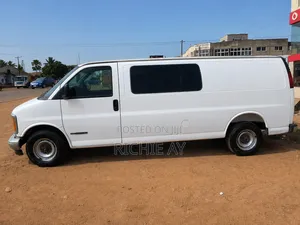 GMC Savana 2011 White