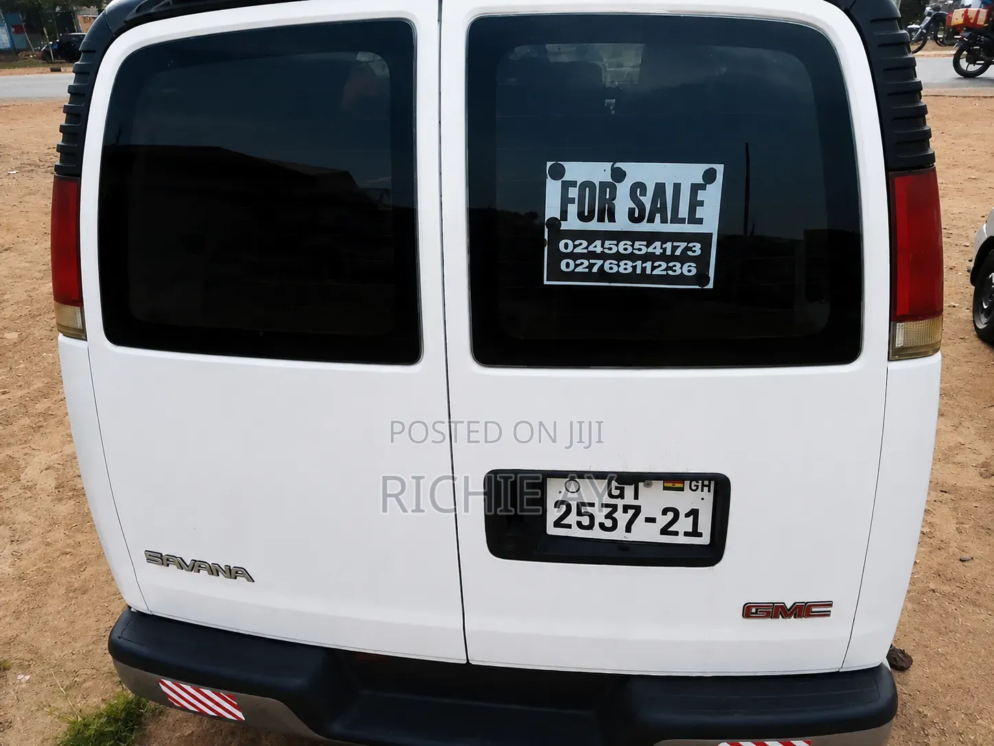 GMC Savana 2011 White