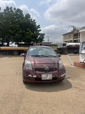 Toyota Vitz 2010 Burgundy
