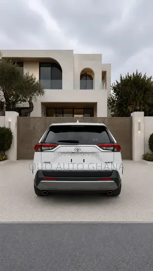 Toyota RAV4 2021 White