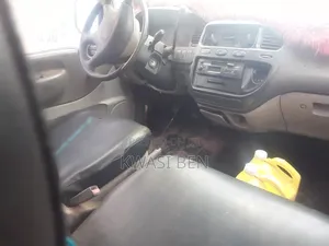 Mitsubishi L300 2004 Yellow