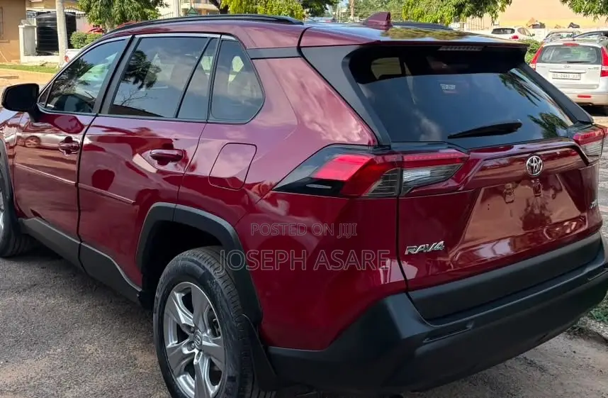 Toyota RAV4 XLE AWD 2020 Red