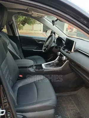 Toyota RAV4 XLE 2025 Black