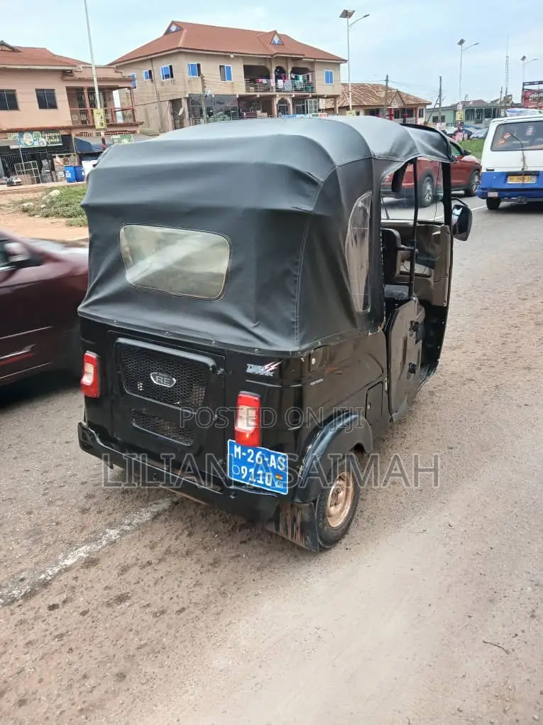 Bajaj RE 2025 Black