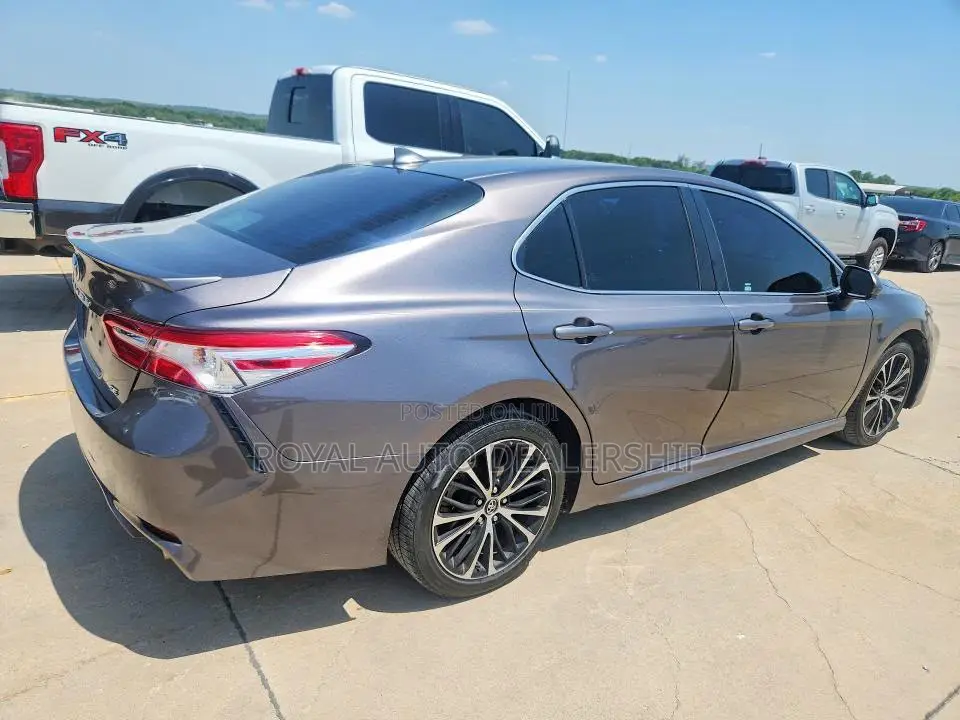 Toyota Camry SE FWD 2020 Gray