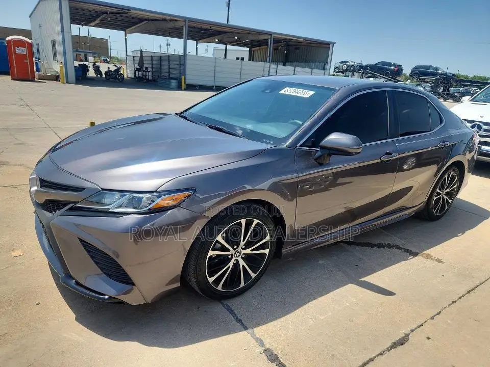 Toyota Camry SE FWD 2020 Gray