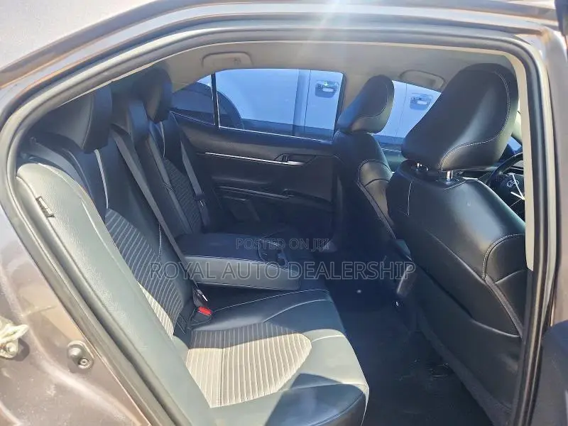 Toyota Camry SE FWD 2020 Gray
