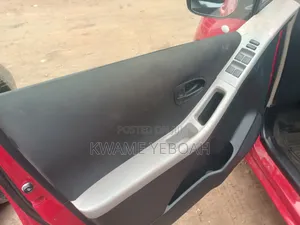 Toyota Yaris Base Hatchback 5dr 2010 Red