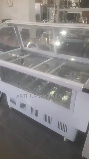 16 Pans Ice Cream Display