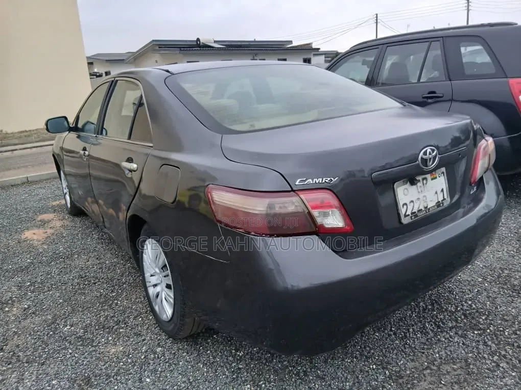 Toyota Camry LE 4dr Sedan (2.5L 4cyl 6AM) 2010