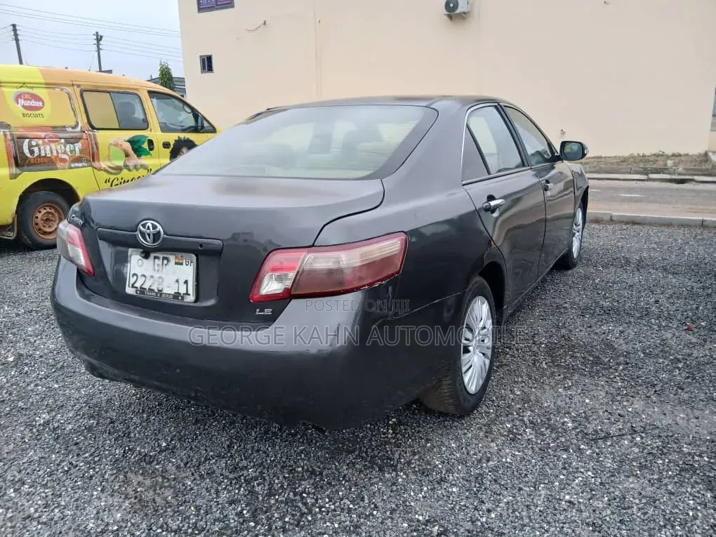 Toyota Camry LE 4dr Sedan (2.5L 4cyl 6AM) 2010
