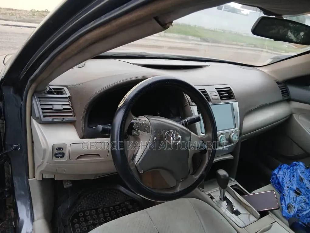 Toyota Camry LE 4dr Sedan (2.5L 4cyl 6AM) 2010
