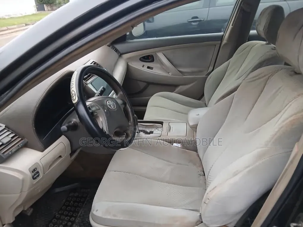 Toyota Camry LE 4dr Sedan (2.5L 4cyl 6AM) 2010