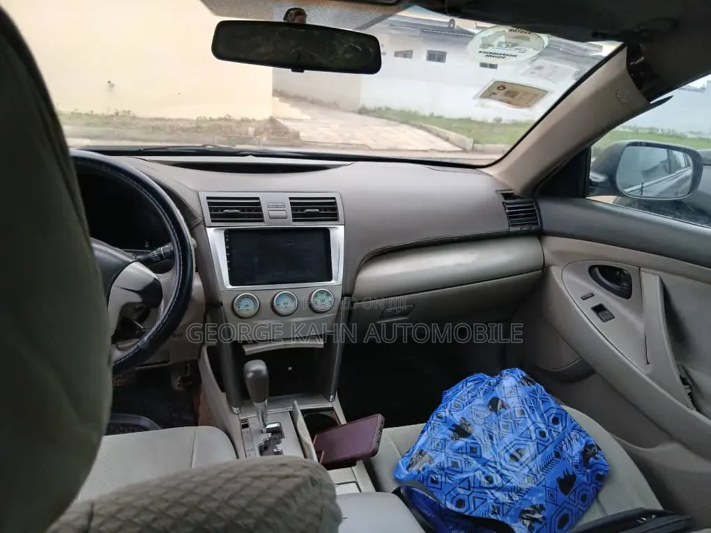 Toyota Camry LE 4dr Sedan (2.5L 4cyl 6AM) 2010