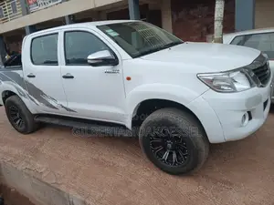 Toyota Hilux 2015 White