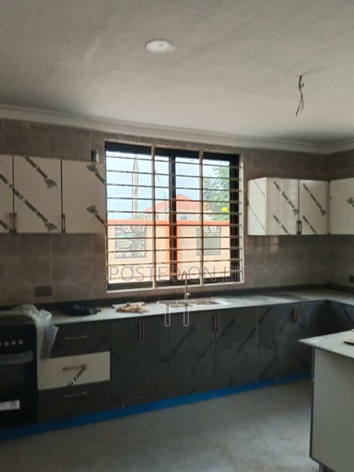 2bdrm Apartment in Sakumono Com, 14 for rent