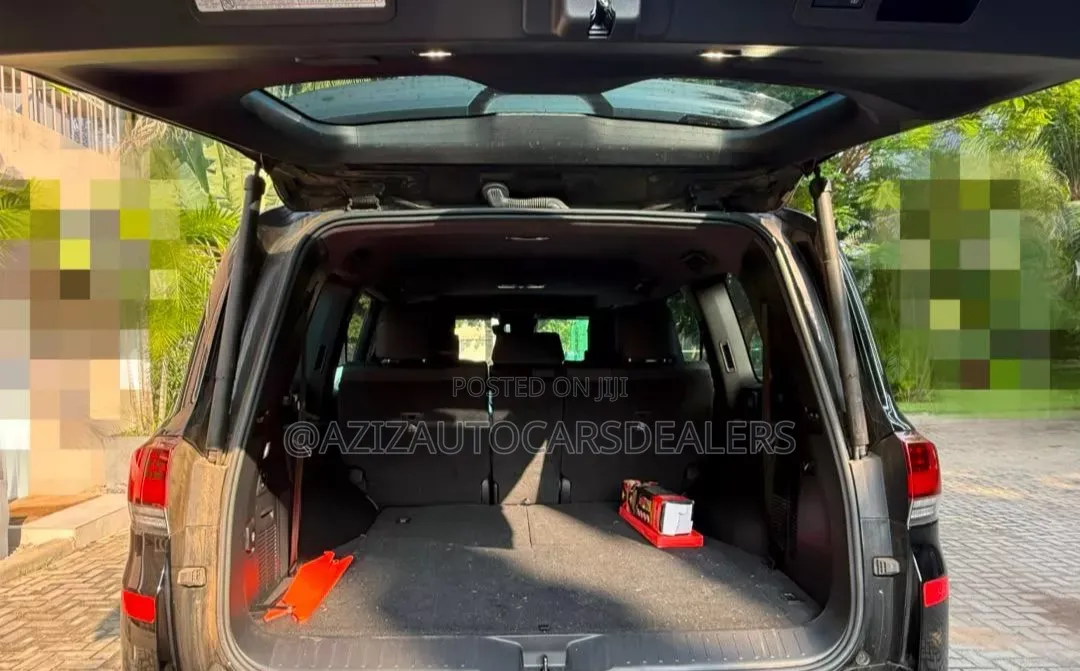 Toyota Land Cruiser LC300 2024 Black