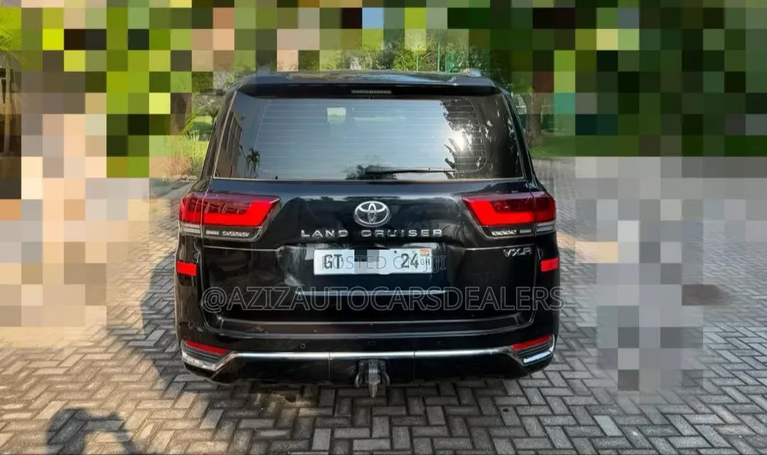 Toyota Land Cruiser LC300 2024 Black