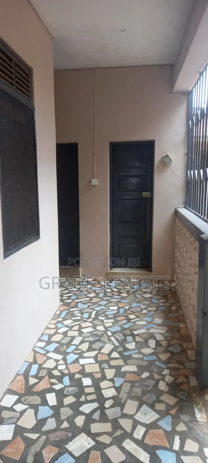 1bdrm Room & Parlour in Grade 1 Estate, Kumasi Metropolitan for rent