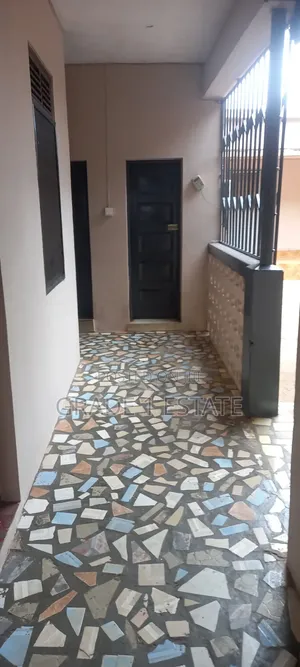 1bdrm Room & Parlour in Grade 1 Estate, Kumasi Metropolitan for rent