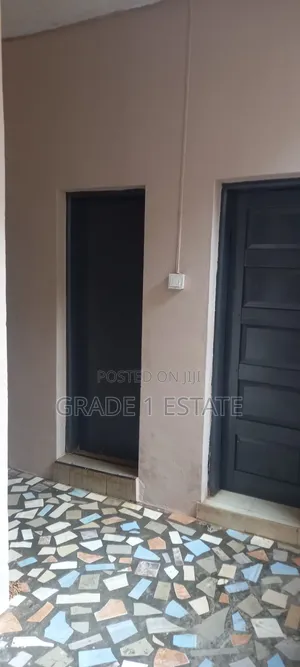 1bdrm Room & Parlour in Grade 1 Estate, Kumasi Metropolitan for rent