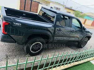 Toyota Tacoma TRD Off-Road Double Cab 4WD 5.0 ft. SB (Automatic) 2025