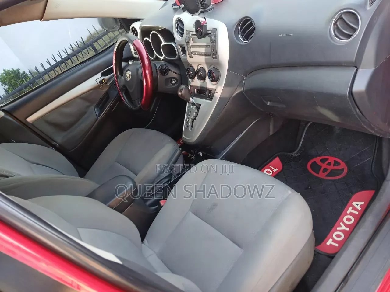 Toyota Vitz 2012 Silver