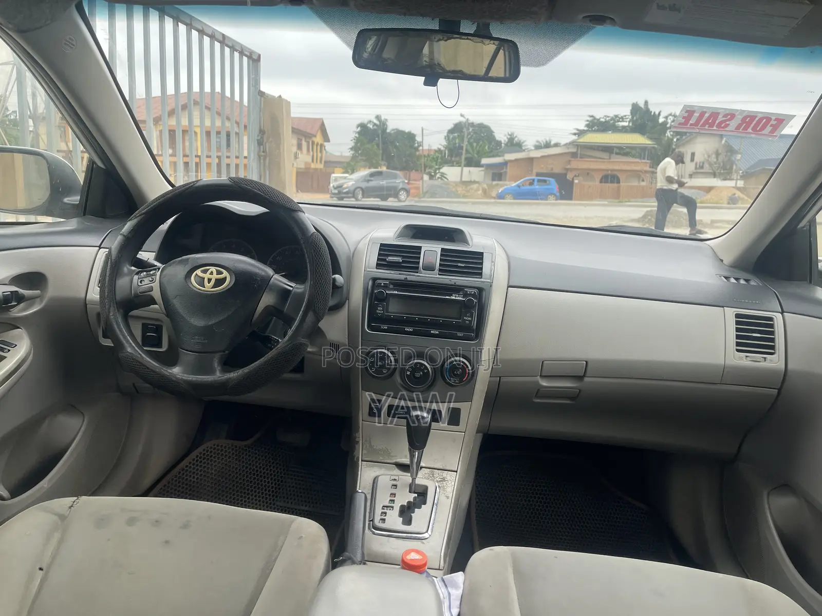 Toyota Corolla LE 4dr Sedan (1.8L 4cyl 4A) 2012 White