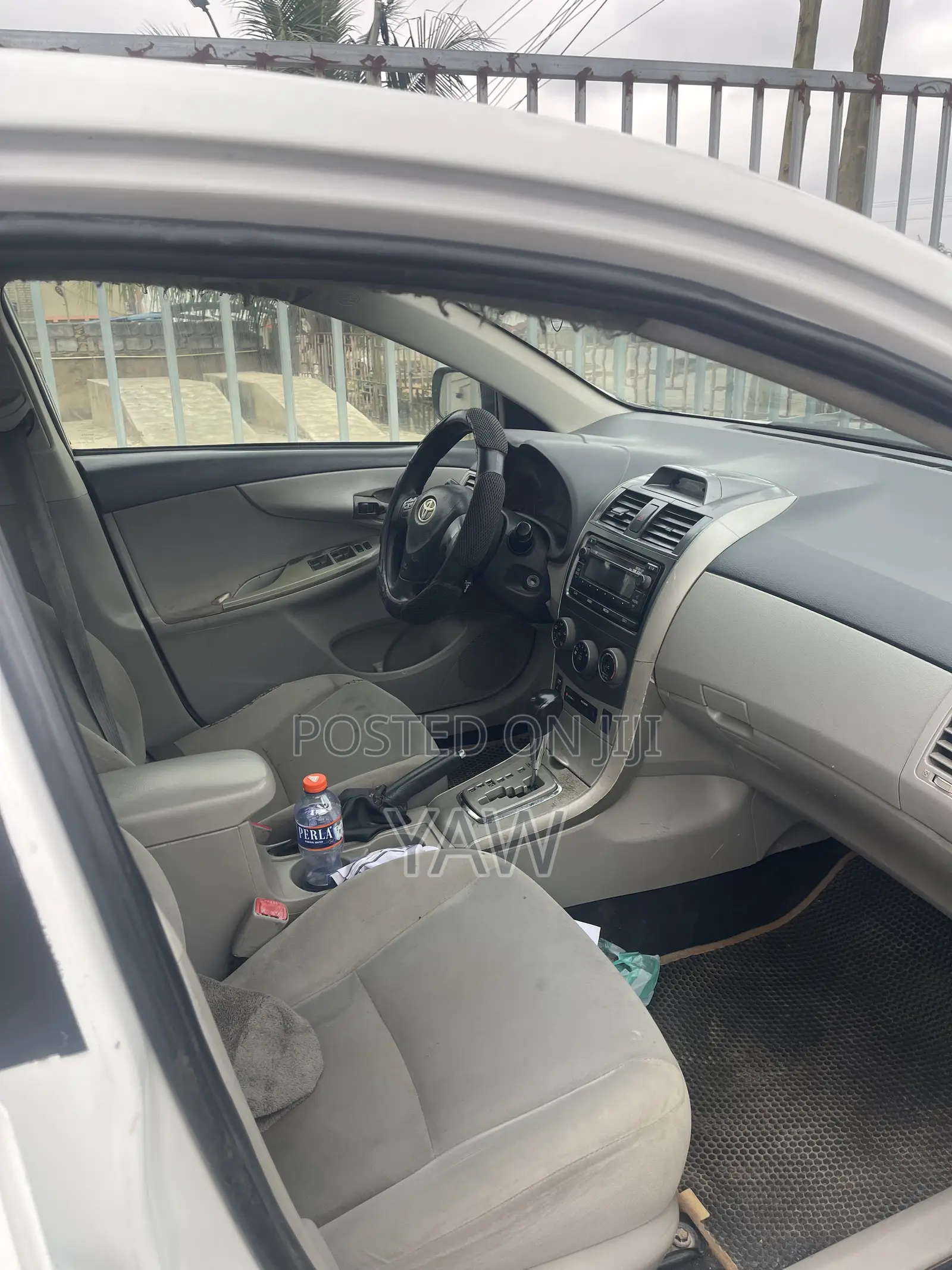 Toyota Corolla LE 4dr Sedan (1.8L 4cyl 4A) 2012 White