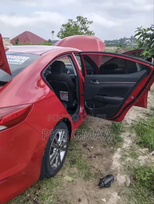 Hyundai Elantra 2018 Red
