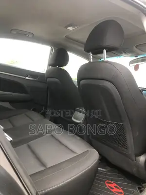 Hyundai Elantra SE Sedan FWD (2.0L 4cyl 6M) 2017 Gray