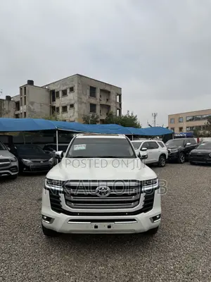 Toyota Land Cruiser 2024 White