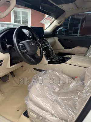 Toyota Land Cruiser 2024 White