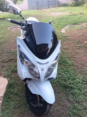 Suzuki Burgman 2018 White