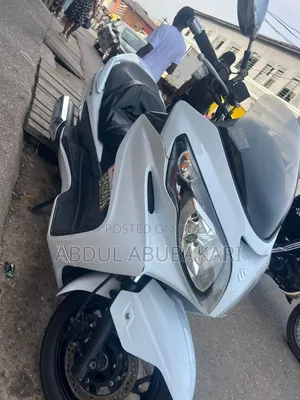 Suzuki Burgman 2018 White