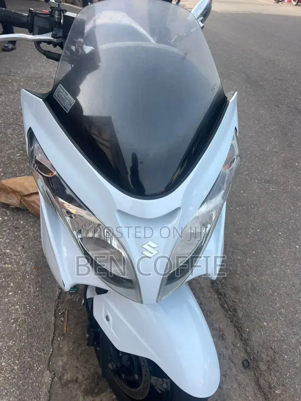 Suzuki Burgman 2022 White