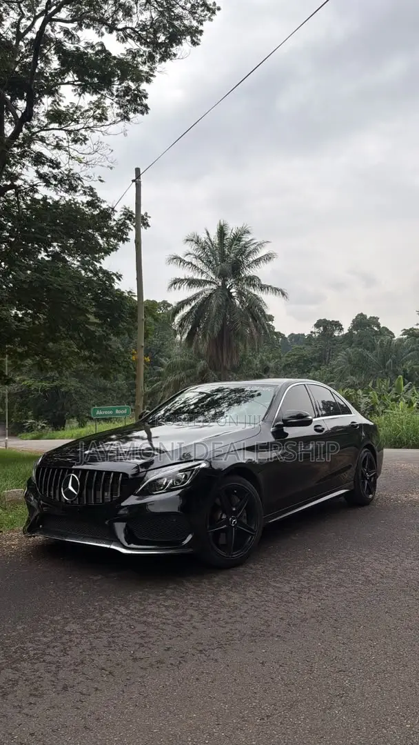 Mercedes-Benz C300 2016 Black