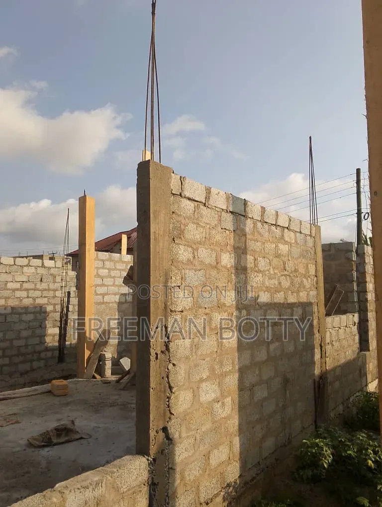 3bdrm House in Lakeside Com5, Madina for sale