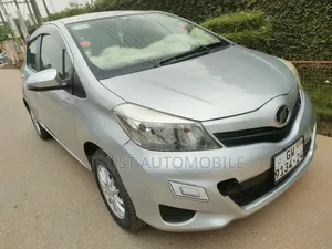 Toyota Vitz 1.3 FWD 5dr 2013 Silver
