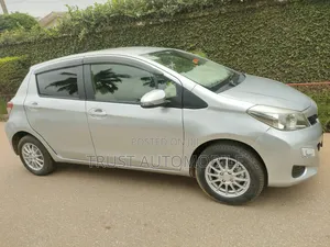 Toyota Vitz 1.3 FWD 5dr 2013 Silver