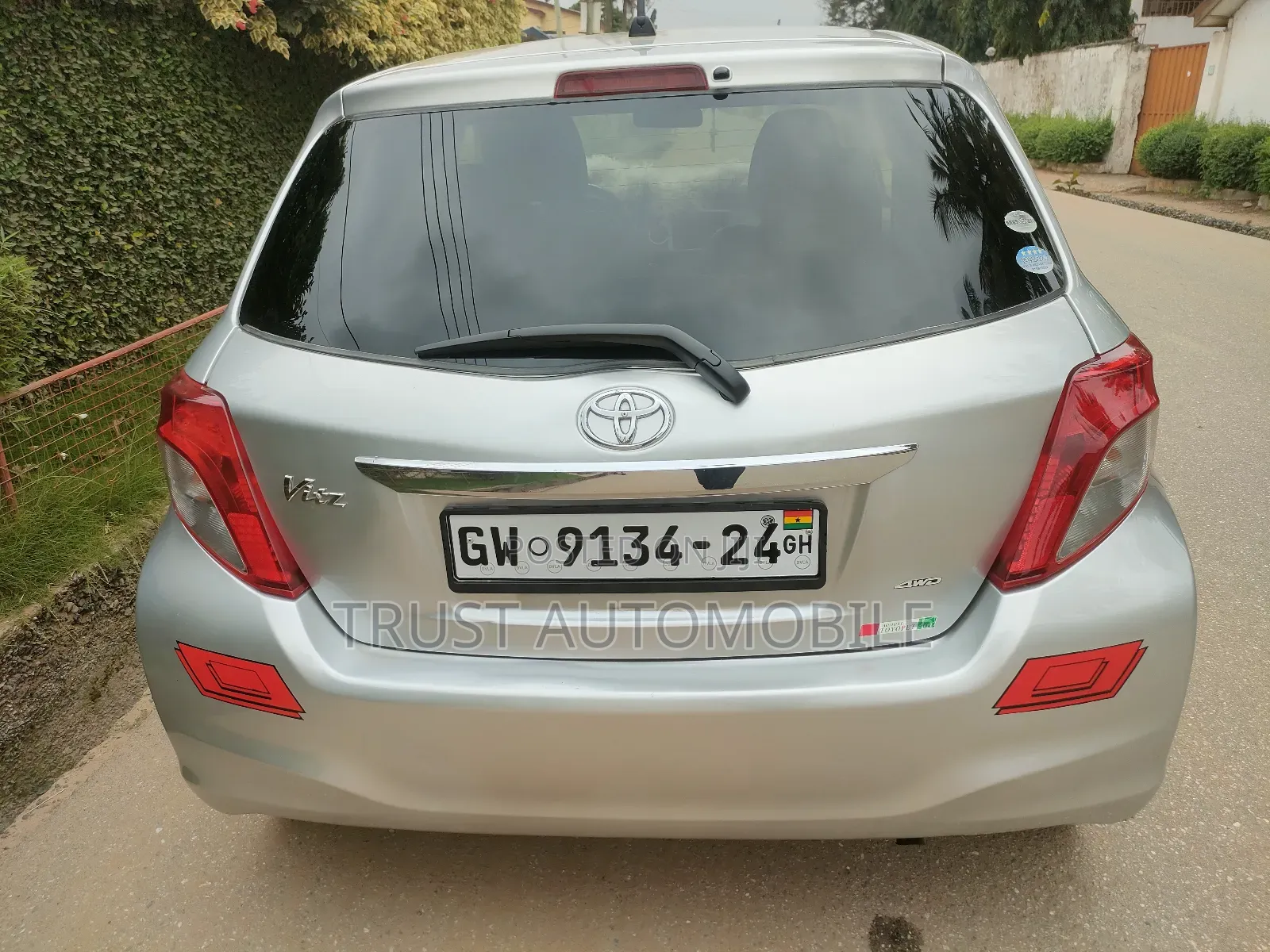 Toyota Vitz 1.3 FWD 5dr 2013 Silver