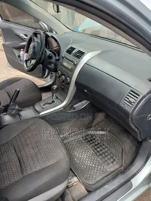 Toyota Corolla LE 4dr Sedan (1.8L 4cyl 4A) 2013 Blue