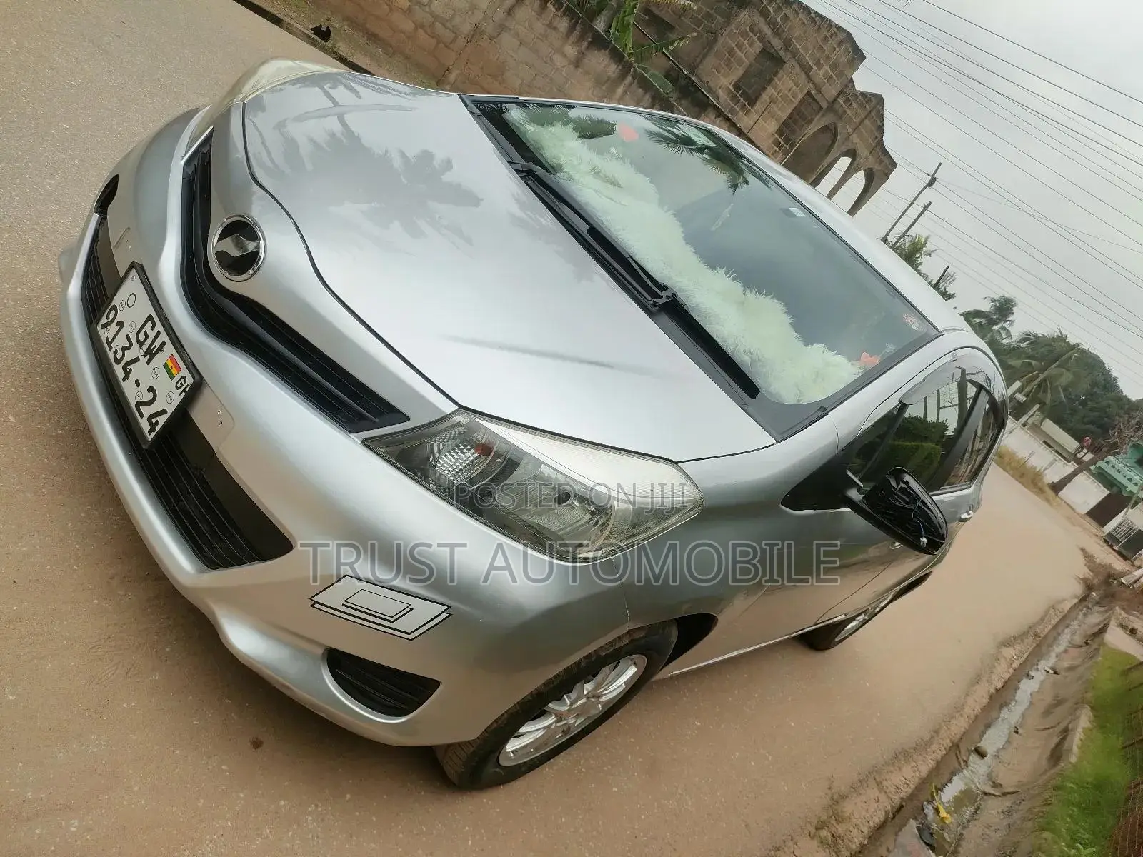 Toyota Vitz 1.3 FWD 5dr 2013 Silver